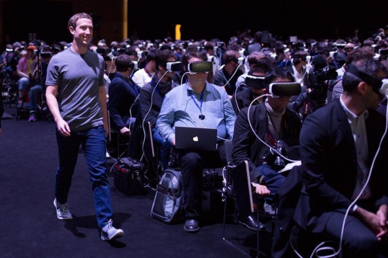 mark-zuckerberg-gear-vr-unpacked-810x539
