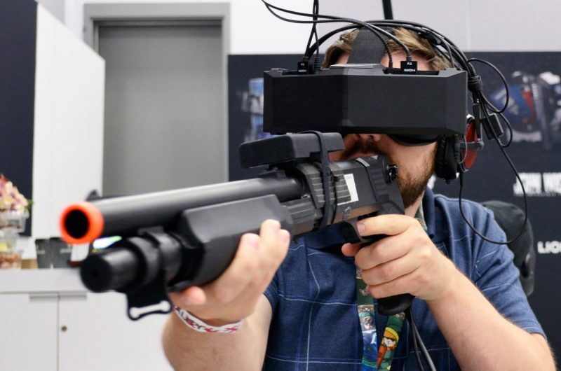 starvr-headset-e3-2016-starbreeze-7