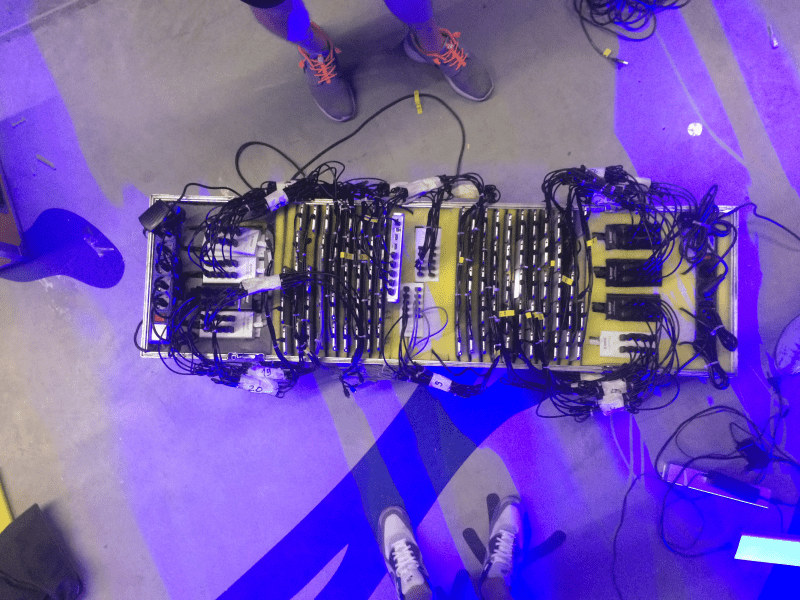 Зарядная станция на 100 смартфонов